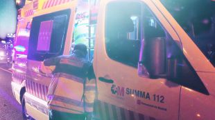 Un joven sufre la semiamputación de un brazo tras un accidente en la A-2