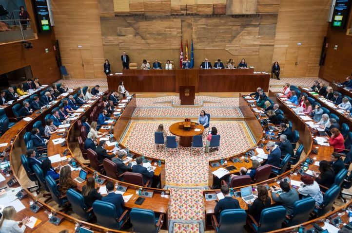 La exhumación de los restos de Franco ha marcado el inicio del Pleno de la Asamblea de Madrid