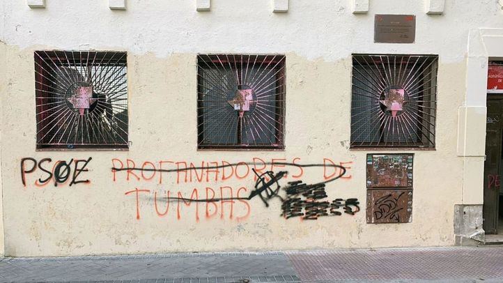 Ataque vandálico a la Casa del Pueblo socialista en el distrito de Tetuán.