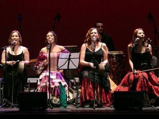 'Cuando cantan las mujeres': las componentes de Acetre lo bordan