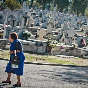 Refuerzo de autobuses para acceder a los cementerios en Todos los Santos