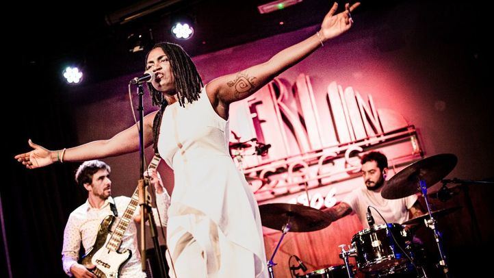 El grupo Cosmosoul, en el escenario del Café Berlín.