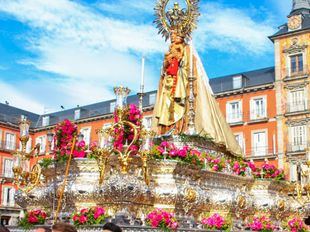 Las plegarias a la Almudena coinciden en la convivencia y diálogo entre políticos