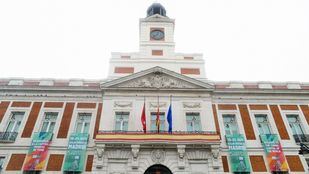La Real Casa de Correos despliega carteles en su fachada por la Copa Davis