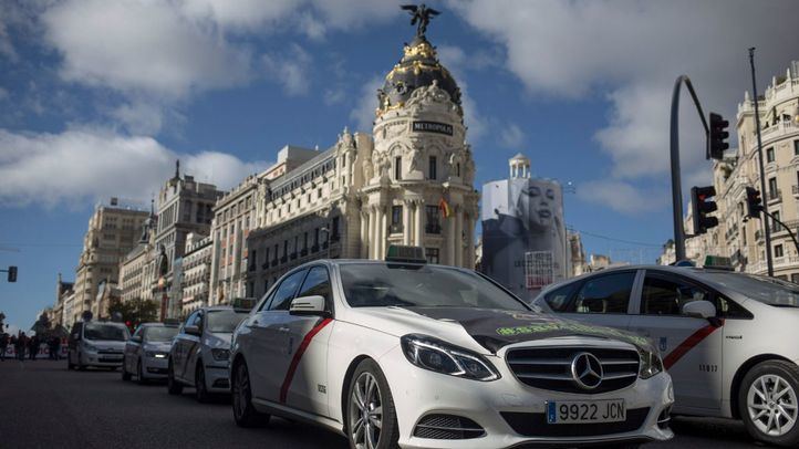La Comunidad duplica las ayudas para comprar taxis eco y cero emisiones