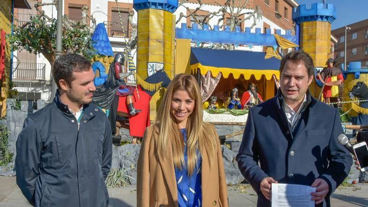 El concejal de Festejos y Juventud, Alejandro Navarro Prieto; la cantante Natalia de Operación Triunfo 1; y el alcalde de Torrejón de Ardoz, Ignacio Vázquez.