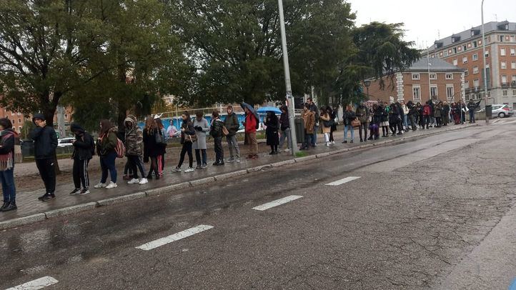 Retrasos y quejas entre los viajeros: así han comenzado los paros de la EMT