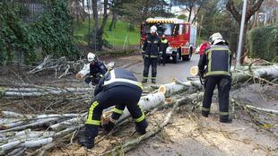 El 112 avisa de rachas de viento de 90 km/h en la Sierra esta madrugada