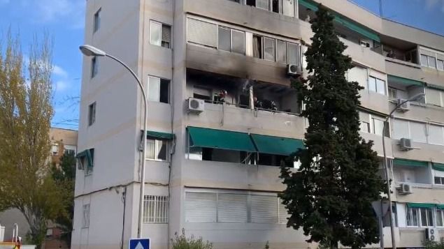 Un aparatoso incendio en Hortaleza deja varios heridos