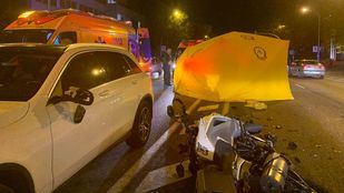 Fallece un motorista golpeado por un coche en Joaquín Costa