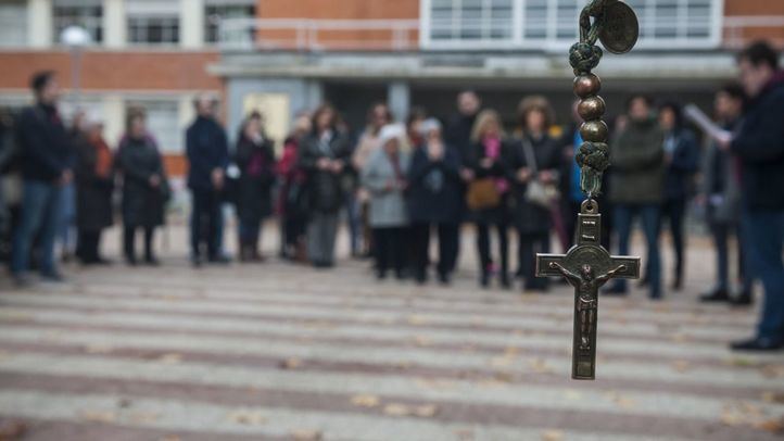 Rezos y rosarios contra un seminario satánico en la Complutense
