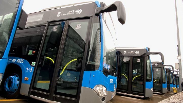 Autobuses de la EMT aparcados en una de las cocheras de Transporte Municipal de Madrid.