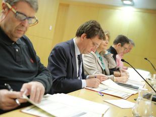 Almeida y los sindicatos acuerdan convocar 1.687 plazas de empleo público para 2019