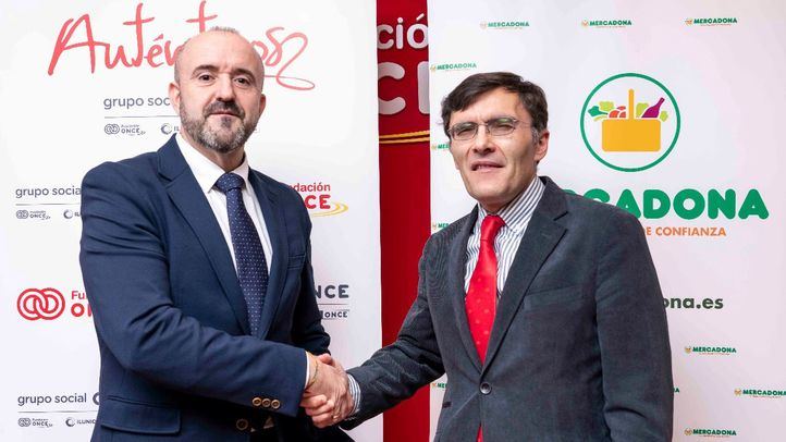 Alberto Durán, vicepresidente ejecutivo de Fundación ONCE, y José Elías Portalés, director de contratación de RRHH de Mercadona.
