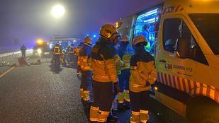 Un choque frontal en la A-5 se salda con un muerto