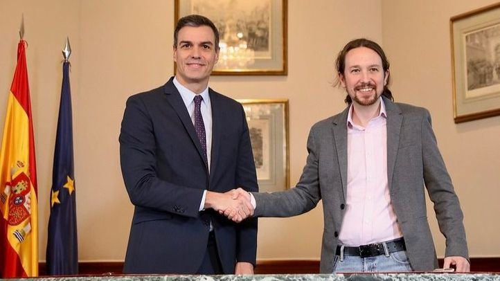 Pedro Sánchez y Pablo Iglesias firman el acuerdo de gobierno
