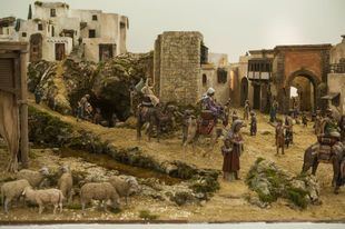 Un belén de cinco metros y figuras gigantes en Tetúan