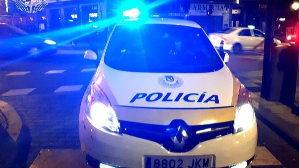 El hombre detenido vendía droga a cambio de móviles, navajas e incluso conjuntos de manicura