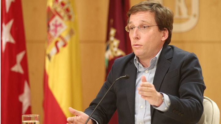 El alcalde de Madrid, José Luis Martínez- Almeida, durante su intervención en la reunión de la Junta de Gobierno de la ciudad de Madrid, en Madrid (España), a 26 de diciembre de 2019.