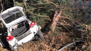 Fallece una mujer tras impactar su coche contra un árbol en Los Molinos