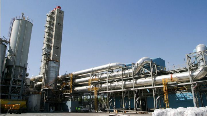 Líneas de incineración: 3 hornos de lecho fluidizado de arena, calderas y sistemas de depuración de gases.