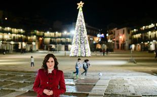 Ayuso renuncia al discurso de Año Nuevo, preocupada "por el destino" de España