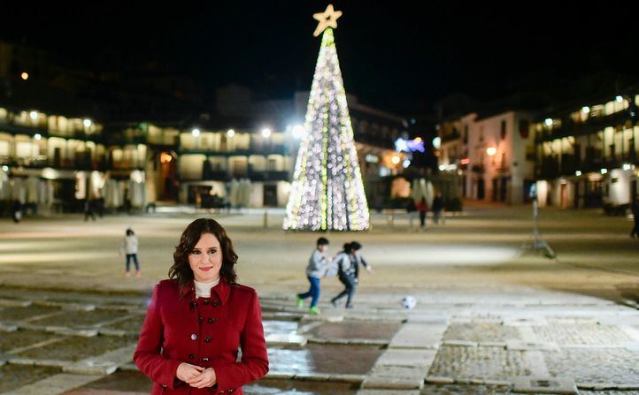 Isabel Díaz Ayuso, presidenta de la Comunidad de Madrid, felicita el Año Nuevo desde Chinchón.