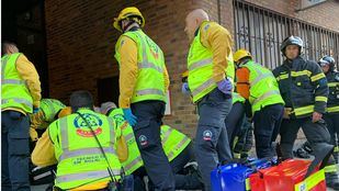 Fallece una mujer y dos personas resultan intoxicadas por un incendio en Retiro