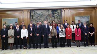 Pablo Iglesias y los ministros de Unidas Podemos juran "lealtad al Rey" en un tenso acto de toma de posesión