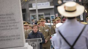 El alcalde inaugura un monumento dedicado a los héroes de Baler en el 120 aniversario de su gesta.
