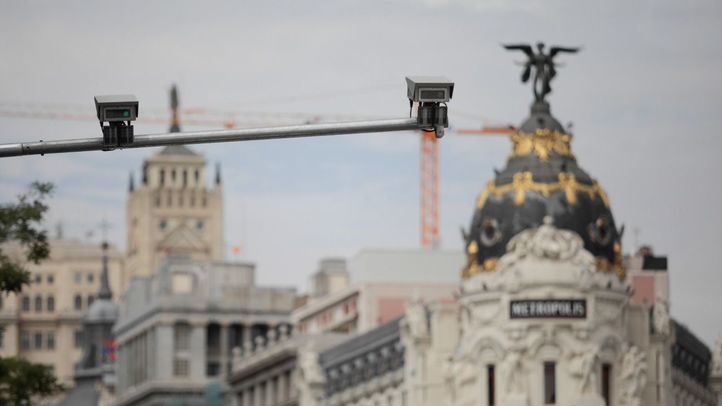 Cámaras de seguridad para controlar el acceso a Madrid Central en la calle Alcalá.