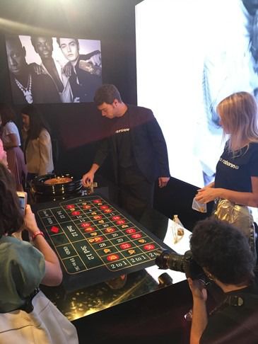 Cómo se hace una Activación BTL con azafatas de punto de venta?