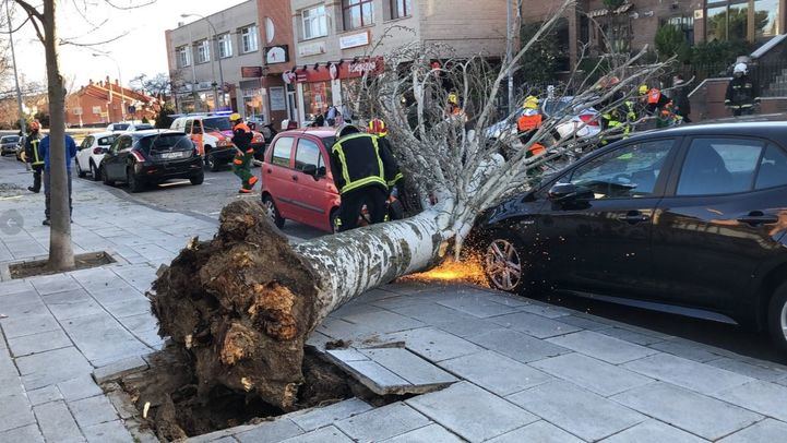 Fuertes rachas de viento y alertas de nieve en Madrid