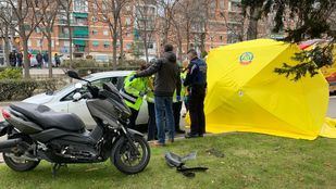 Personal de Samur-Protección Civil, en el lugar del accidente.