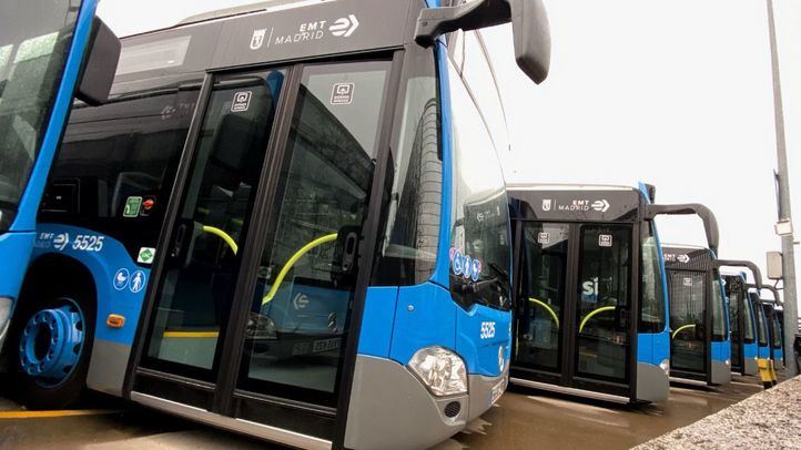 Autobuses de la EMT aparcados en una de las cocheras de Transporte Municipal de Madrid.
