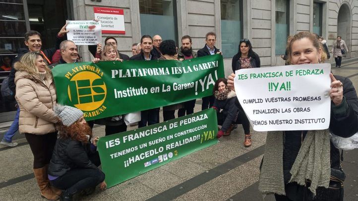 Las familias se han concentrado este martes como medida de protesta,
