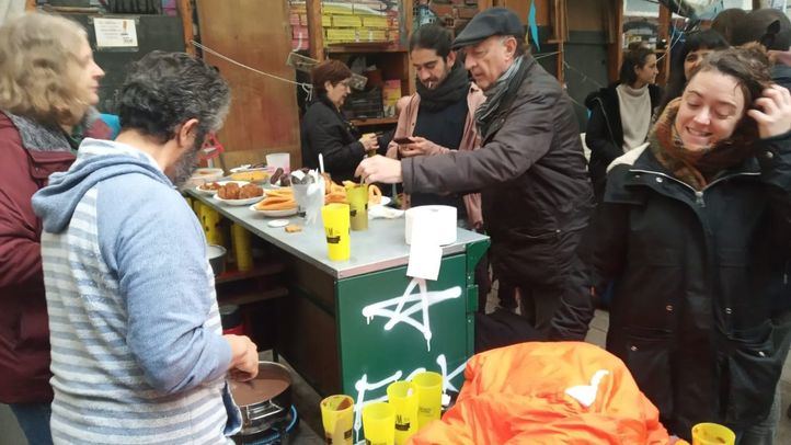 Desayuno en el Solar Maravillas el día que cumple el plazo para su desalojo voluntario.