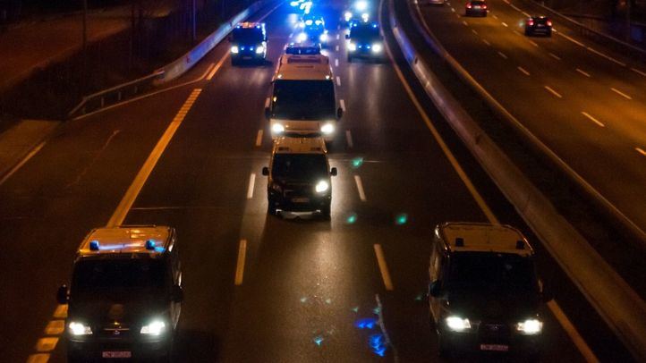 Los españoles repatriados, siendo trasladados al Hospital Gómez Ulla.