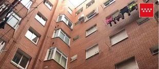 Muere tras caer por la ventana de su casa mientras limpiaba la fachada