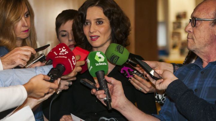 La reunión de Sánchez con Torra 'indigna' en la Asamblea