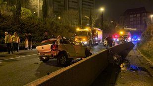 Fallece una mujer tras caer ocho metros por un talud con su coche