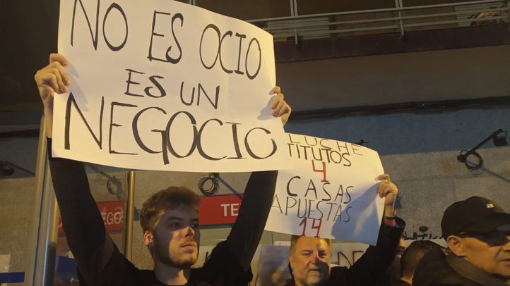 Aluche se levanta contra las casas de apuestas: 'Están contaminando el barrio'