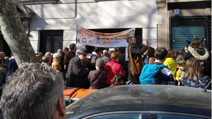 Los vecinos de Ibiza protestan por la apertura de una casa de apuestas cercana al centro de ludopatía del Gregorio Marañón
