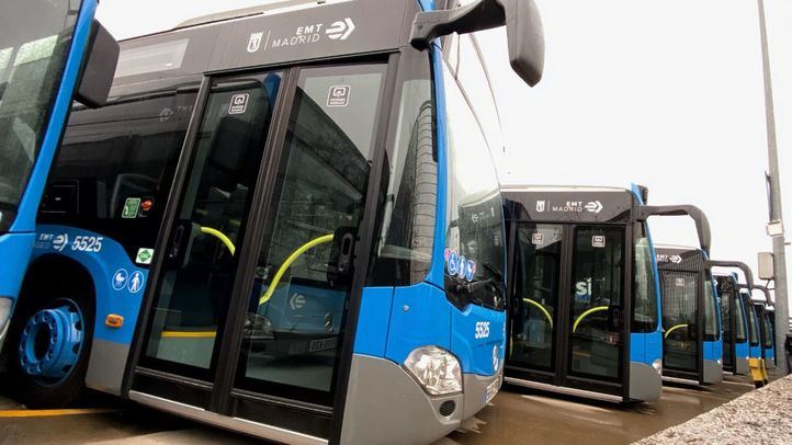 Autobuses de la EMT aparcados en una de las cocheras de Transporte Municipal de Madrid.