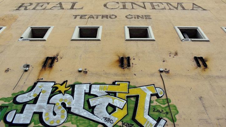 Fachada del Real Cinema.