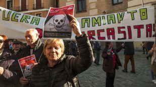 Protesta de los vecinos de Orcasitas por el amianto.