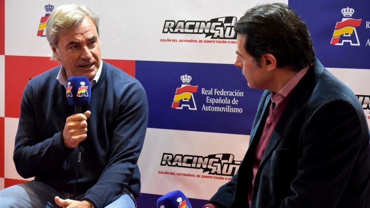 El piloto Carlos Sainz en Racing Auto, exposición de automóviles deportivos dentro de Classic Madrid
