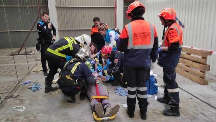 Herido muy grave tras caer desde una cubierta