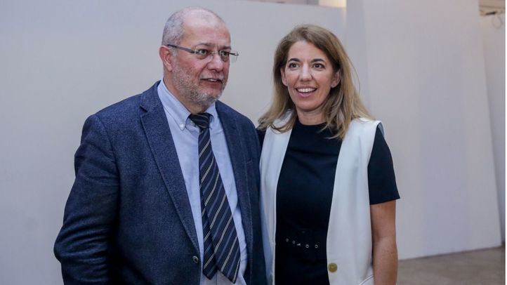 El diputado de Ciudadanos por Valladolid, Francisco Igea Arisqueta (i), junto a la diputada de Ciudadanos en la Asamblea de Madrid, Marta Marbán (d), tras el acto de la plataforma ´Ciudadanos Eres Tú'