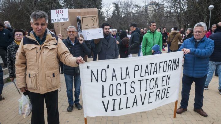 Vecinos de Villaverde y Usera se manifiestan por la construcción de una plataforma logística en la calle Eduardo Barreiros